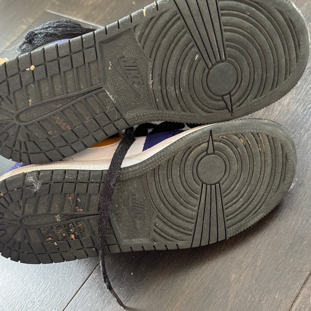Jordan Kids
Air Jordan 1 Mid "Lakers" sneaker - Picture 4 of 5